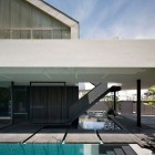 White And The Glorious White And Grey Painted The Park House Exterior Wall Hitting The Fresh Blue Water Filled In Swimming Pool Dream Homes Spacious Contemporary Concrete House With Great Interior Decorations