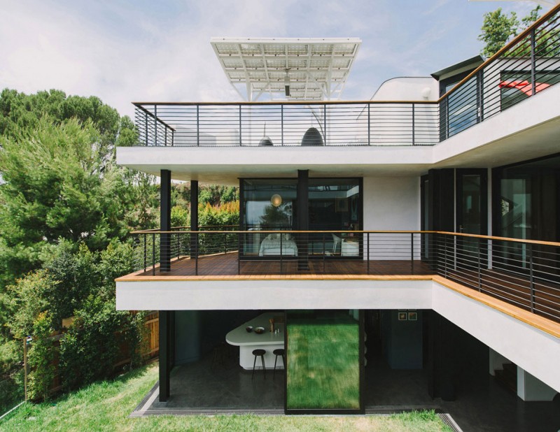 Green Greenberg Small Iconic Green Greenberg Green House Small Balcony With Tough Metallic Railing Open Plan Interior White Canopy Wide Grassy Courtyard Office & Workspace Curvy Futuristic Home Presenting Futuristic Gray And White Themes
