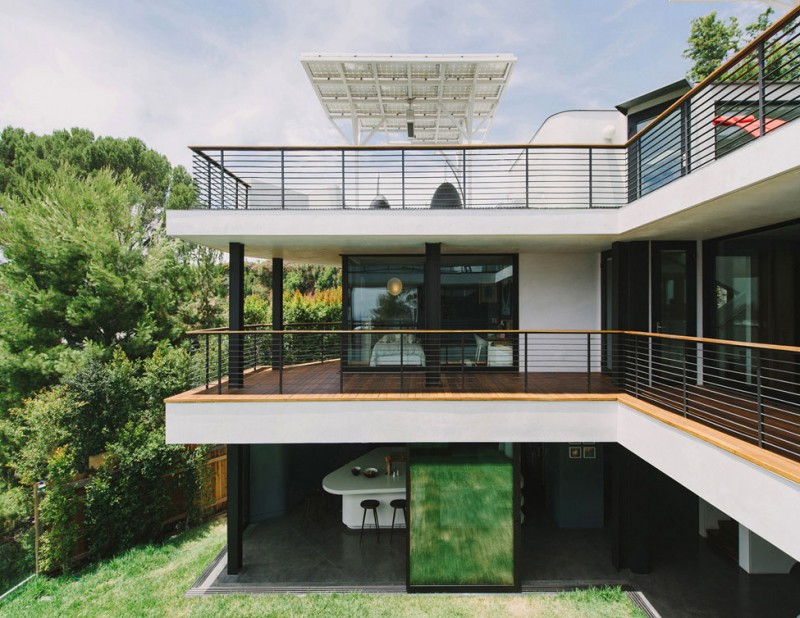 Green Greenberg Small Iconic Green Greenberg Green House Small Balcony With Tough Metallic Railing Open Plan Interior White Canopy Wide Grassy Courtyard Bedroom Curvy Futuristic Home Presenting Futuristic Gray And White Themes