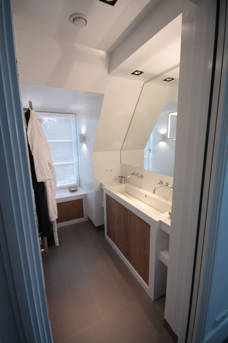 Holiday Home Bathroom Tiny Holiday Home In Vlieland Bathroom Interior With Small Window Bench Double Vanity And Hidden Shower Dream Homes Classic Home Exterior Hiding Stylish Interior Decorations