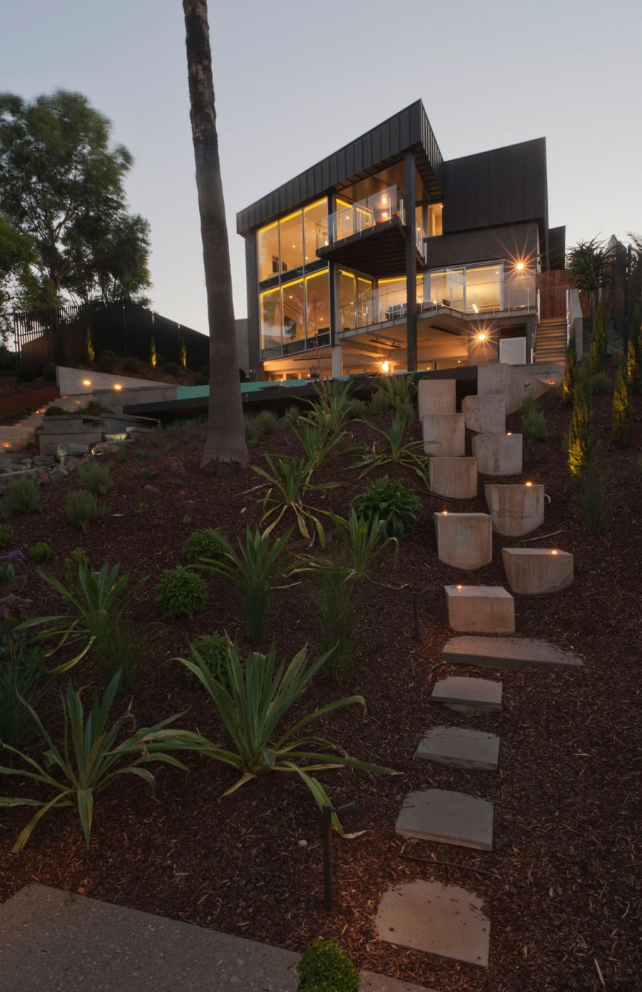 Single Pathway Three Challenging Single Pathway Built Between Three Floor Maribyrnong House And Home Outdoor Areas As Patio Architecture Lavish And Breathtaking Contemporary Home With Spectacular Exterior Appearance