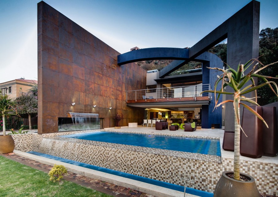 Natural Waterfall The Elegant Natural Waterfall Created By The Design Of House The Infinity Swimming Pool Concept For Lower Pool Dream Homes Eclectic Contemporary Home In Hip And Vibrant Interior Style