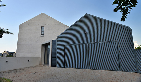 Entry And Used Powerful Entry And Garage Design Used Unique Decoration In Small Shaped For Home Inspiration To Your House Dream Homes Remarkable Modern Home With Trendy And Spacious Living Rooms