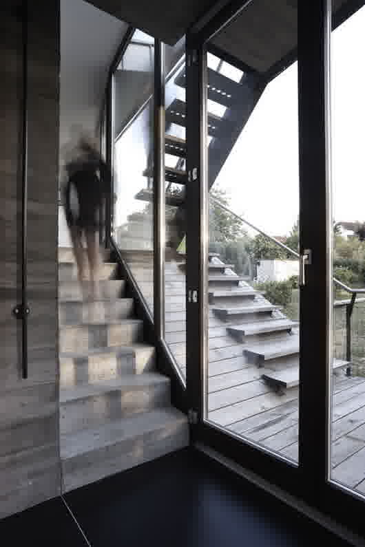 And Open Modern Stylish And Open Jones Home Modern Staircase Design With Glass Fence To Display Outside View Inside The House Decoration Dramatic Modern Home With Elegant And Beautiful Exteriors