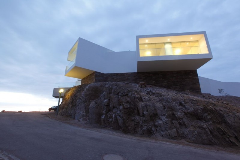 Contemporary Beach Lomas Stylish Contemporary Beach House Las Lomas In Rectangular Shape Designs Combining Sleek White Walling With Rough Rocky Landscape Architecture Fabulous Beach Home Built On Stunning Rocky Landscape