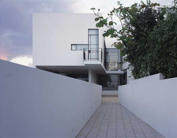 Link Bridge Concrete Attractive Link Bridge Designed With Concrete Railing And Tile Flooring To Access House PS The Heder Partnership Architecture  Stunning Modern Home With Unique Curved Walls And Comfortable Pools